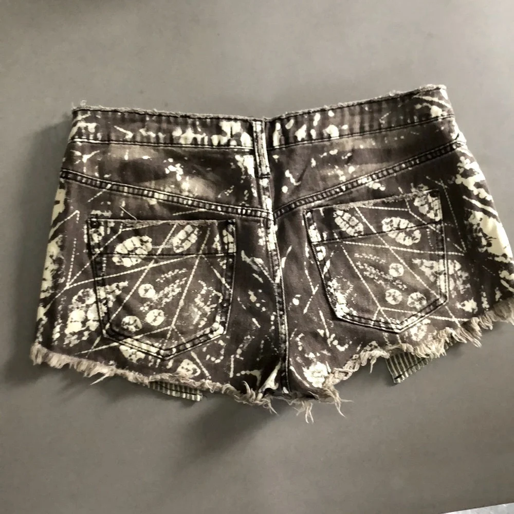 Free People  Leaf Print Distressed Shorts 29